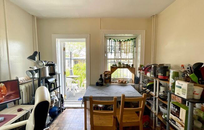 Studio, 1 bath, 500 sqft, $1,050, Unit 15