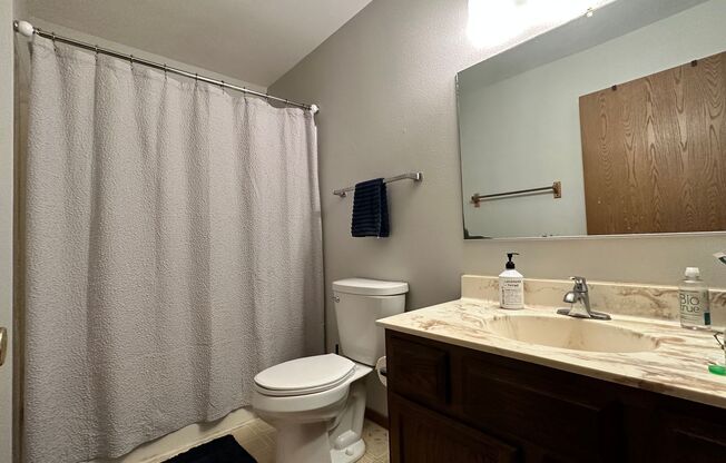 2 beds, 1 bath, $1,075