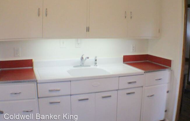 61 KING ST