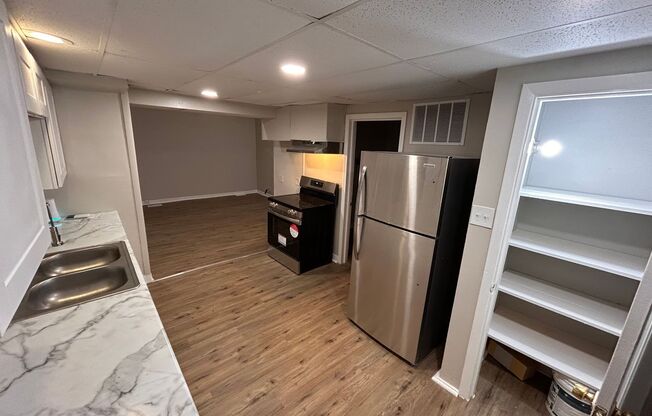 Easy and Breezy on Lakeview **1/2 Off 1st Month's Rent**