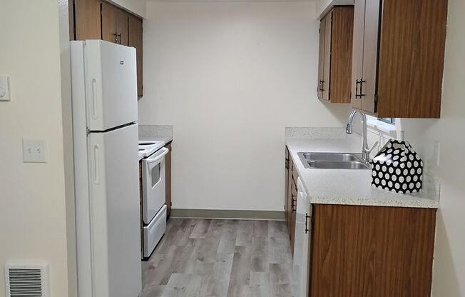 2 beds, 1 bath, 840 sqft, $1,250, Unit 257-664