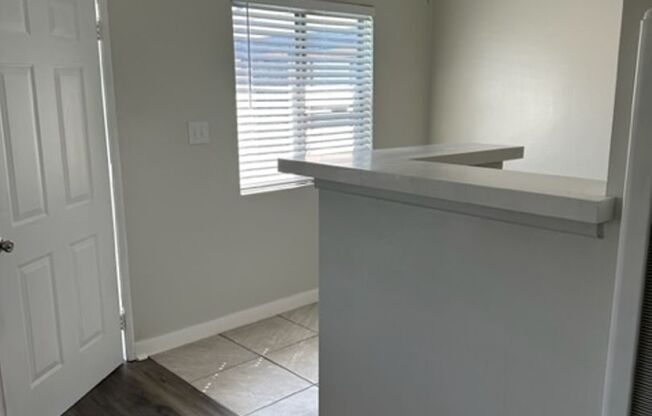 CHARMING 1 BEDROOM 1 BATH IN LONG BEACH