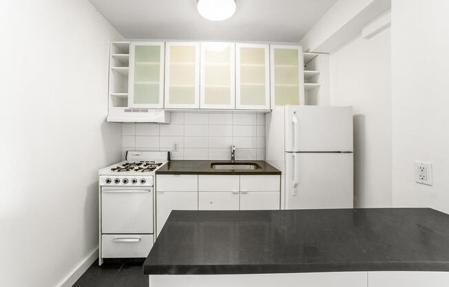 Studio, 1 bath, 500 sqft, $2,900, Unit 8-C