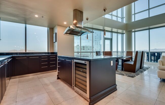 3 beds, 5 baths, $18,975, Unit # 4305