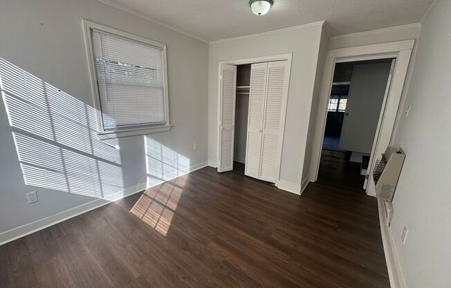 1 bed, 1 bath, 400 sqft, $595, Unit 002