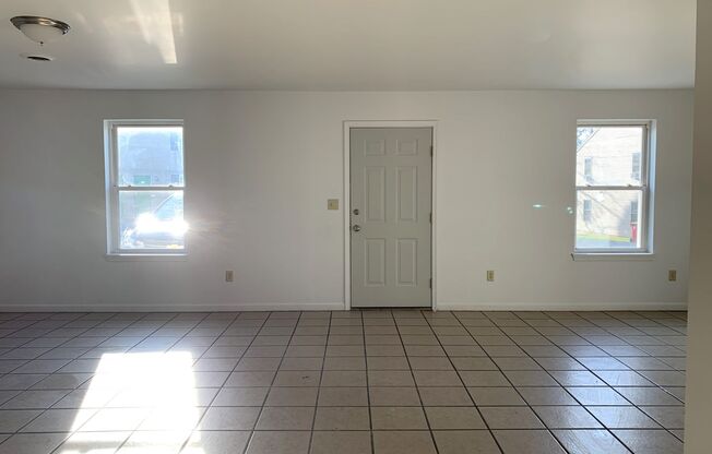 PERFECT COLLEGE RENTAL ONLY A HALF MILE FROM CAMPUS!!!