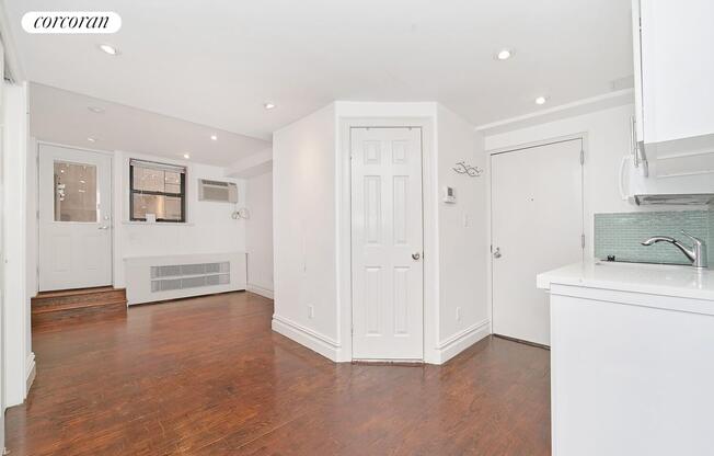 102 GREENWICH AVE
