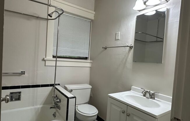 Studio, 1 bath, 352 sqft, $995, Unit 6