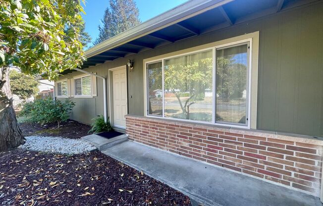Lynnwood 3 bedroom 1.75 bath home with garage and fenced yard! $2750 per month