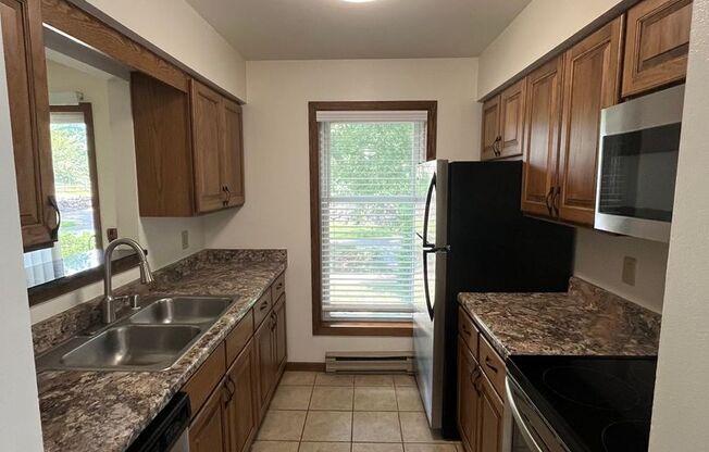 2 beds, 2 baths, 950 sqft, $1,825, Unit 7701CA