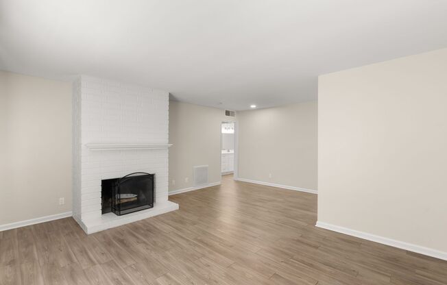 3 beds, 2 baths, 1,250 sqft, $2,800, Unit 101