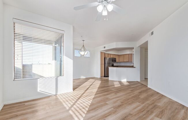 Huge 1 bedroom in Central Phoenix! Close to all major freeways!