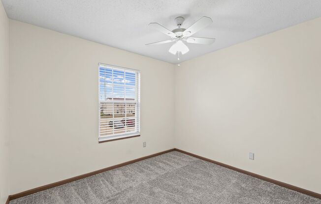 3 beds, 2 baths, 1,100 sqft, $1,160, Unit 9G