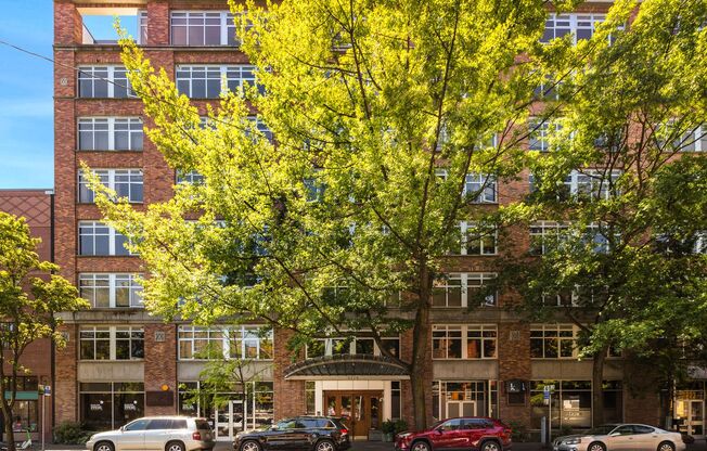 Very Large 1 Bedroom with Den in Belltown - Parking and Water/Sewer/Trash Included