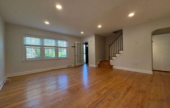 Spacious 3BD/2BA Townhome with Secondary Kitchen in Towson, MD!