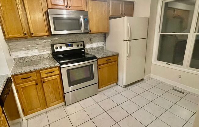 2 Bed 1.5 Bath- Oakdale PA! Hawthorne Village!