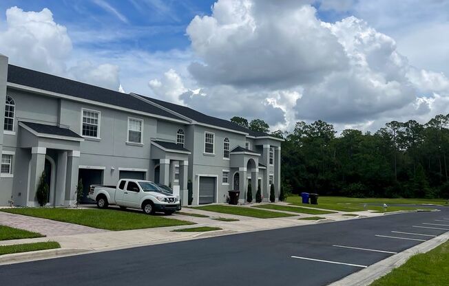 Beautiful Townhouse 3Beds / 2 and Half Bath