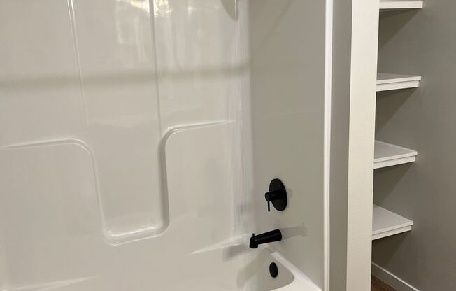 3 beds, 2 baths, 1,006 sqft, $1,800, Unit 500-312