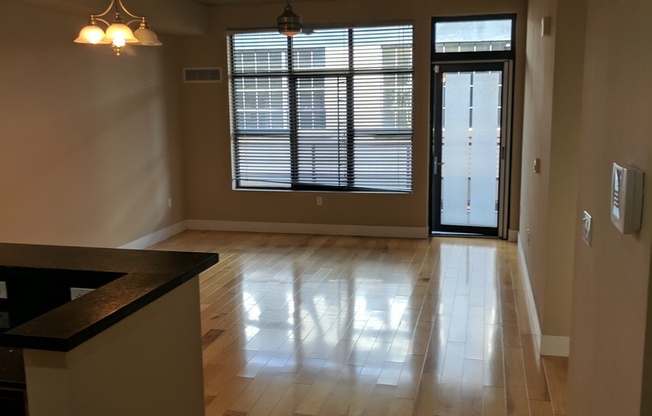 WELCOME HOME IN JACK LONDON SQUARE