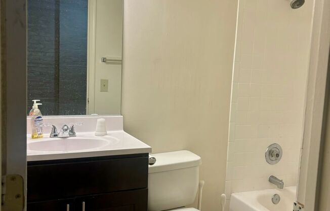 1 bed, 1 bath, 600 sqft, $1,649, Unit 325