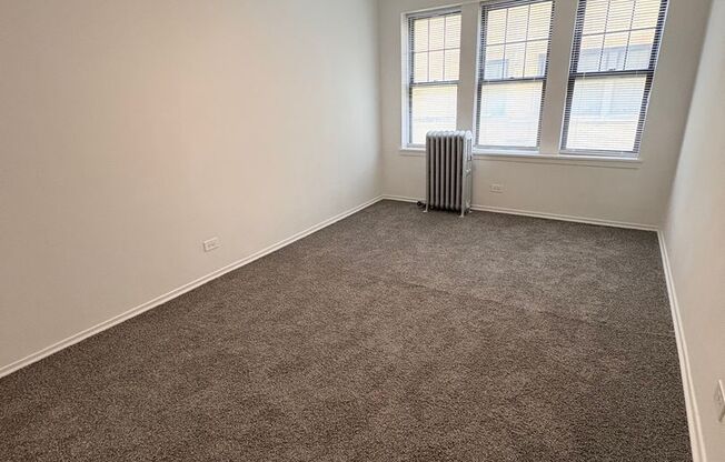 3 beds, 1 bath, 1,003 sqft, $1,350, Unit CA 127.5-1W