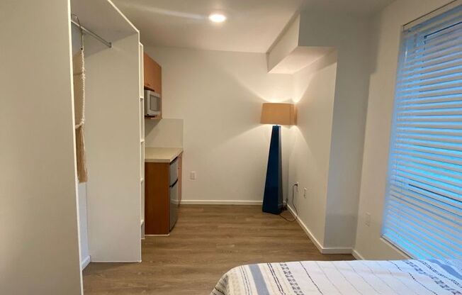 Studio, 1 bath, 180 sqft, $1,195, Unit 5209