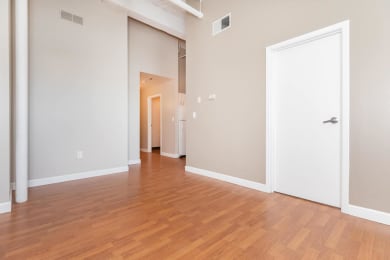 Studio, 1 bath, 750 sqft, $1,326