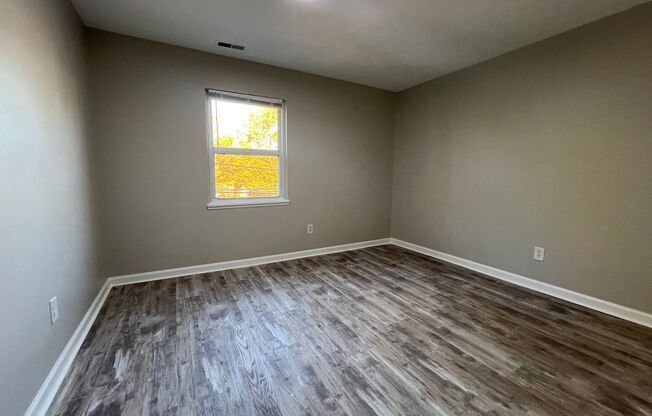 Newly Renovated Apartment Available for Rent!!