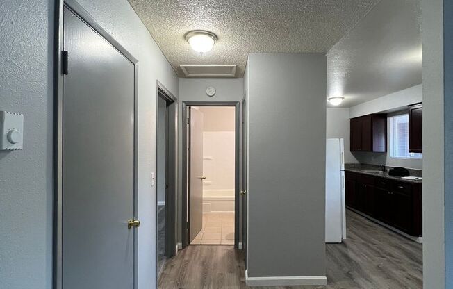 2 beds, 1 bath, 950 sqft, $1,275, Unit 15