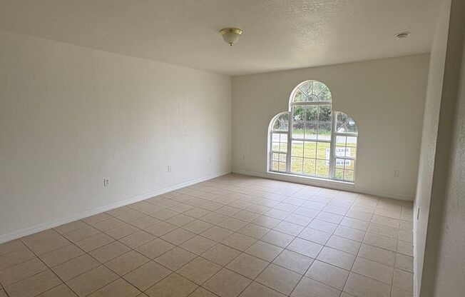 1/2 Duplex in Poinciana