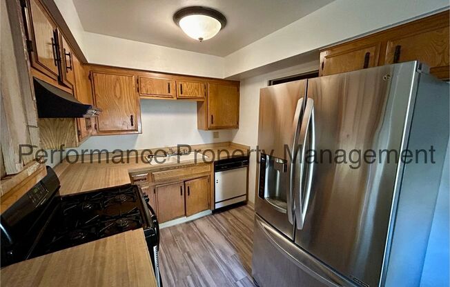 2 beds, 1 bath, 855 sqft, $1,500, Unit B