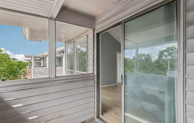 2 beds, 1.5 baths, 850 sqft, $1,490