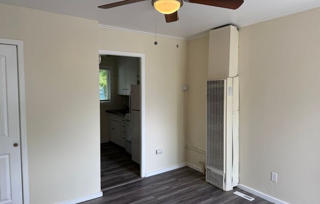 Studio, 1 bath, 200 sqft, $900, Unit 01