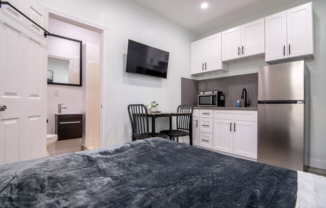 Studio, 1 bath, 141 sqft, $1,077.08, Unit 03