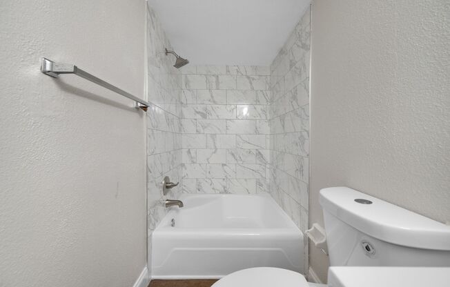 2 beds, 1 bath, 740 sqft, $1,595, Unit 202