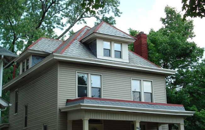 2326 Indianola Ave
