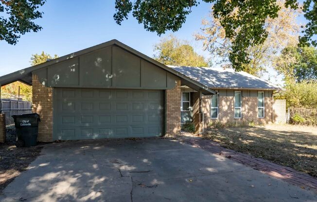 3 Bed / 1.5 Bath in Collinsville!