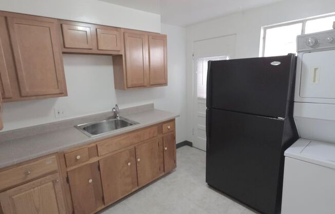 Bright Two Bedroom in University District-Next to DU!! New Carpet, In unit Washer/Dryer & More!