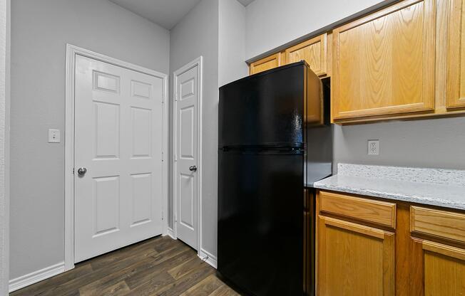 2 beds, 2 baths, 985 sqft, $1,600