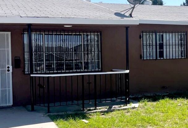 Charming 3 Bedroom Home Located in Sacramento!