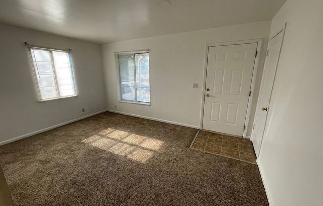 Cute 2 bedroom Duplex For Rent!!