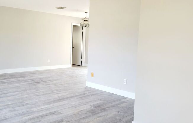 Newly Renovated 3/2 Single Family Home with Garage!