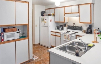 3 beds, 2 baths, 1,100 sqft, $1,625, Unit 233