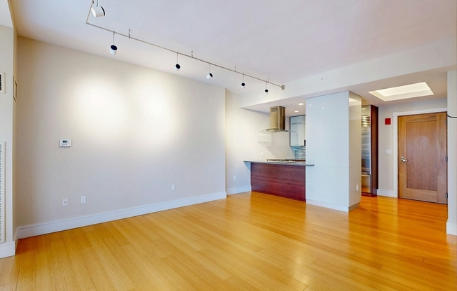 2 beds, 2 baths, 1,318 sqft, $6,400, Unit U2203