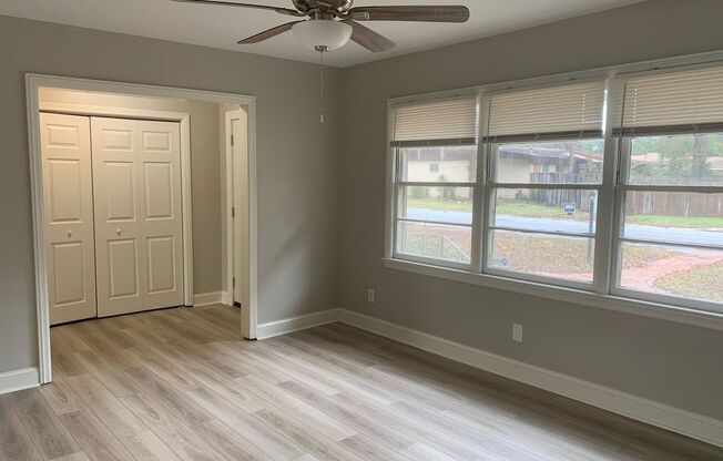 Two Bedroom Duplex Unit Near Southside/516