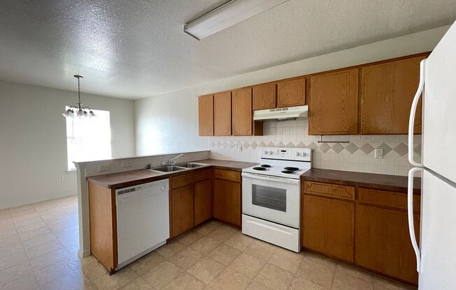 3 beds, 2 baths, 1,172 sqft, $875, Unit Apt C