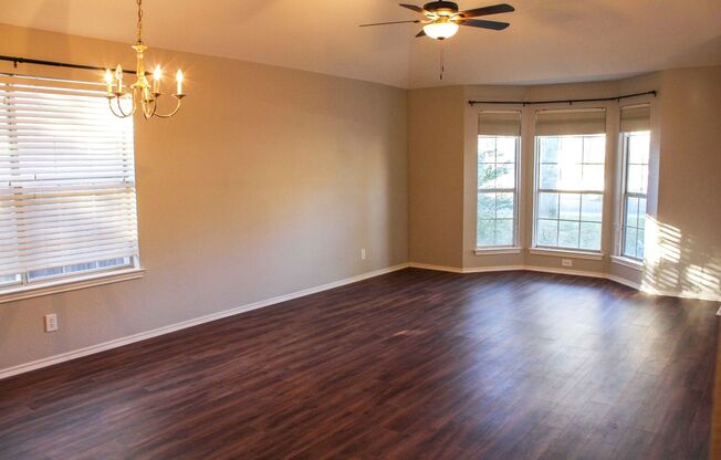 SPACIOUS 3-BEDROOM NEAR UTSA