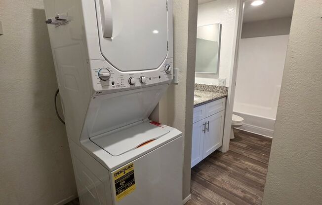 Studio, 1 bath, 415 sqft, $799, Unit 208
