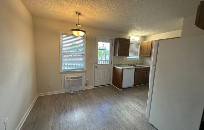 2 beds, 1 bath, $850