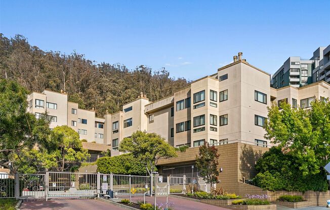 Beautiful 2 Bedroom And 2 Bathroom Condo in Albany!